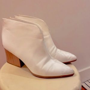 White booties w/ wooden heel // sz 10